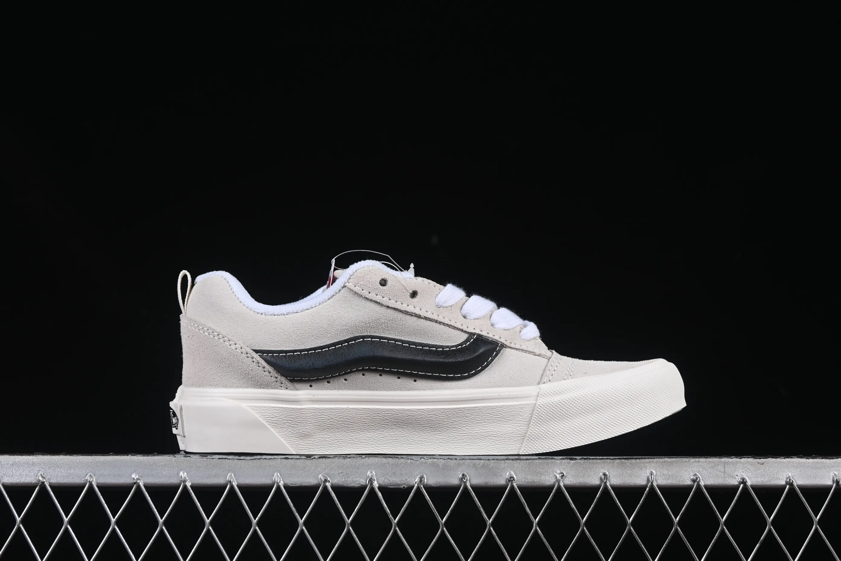 All categories Vans Vans series Vans Low Vans low-top Vans Knu Skool Vans low-top retro casual fat bread shoes VN0009QCD24